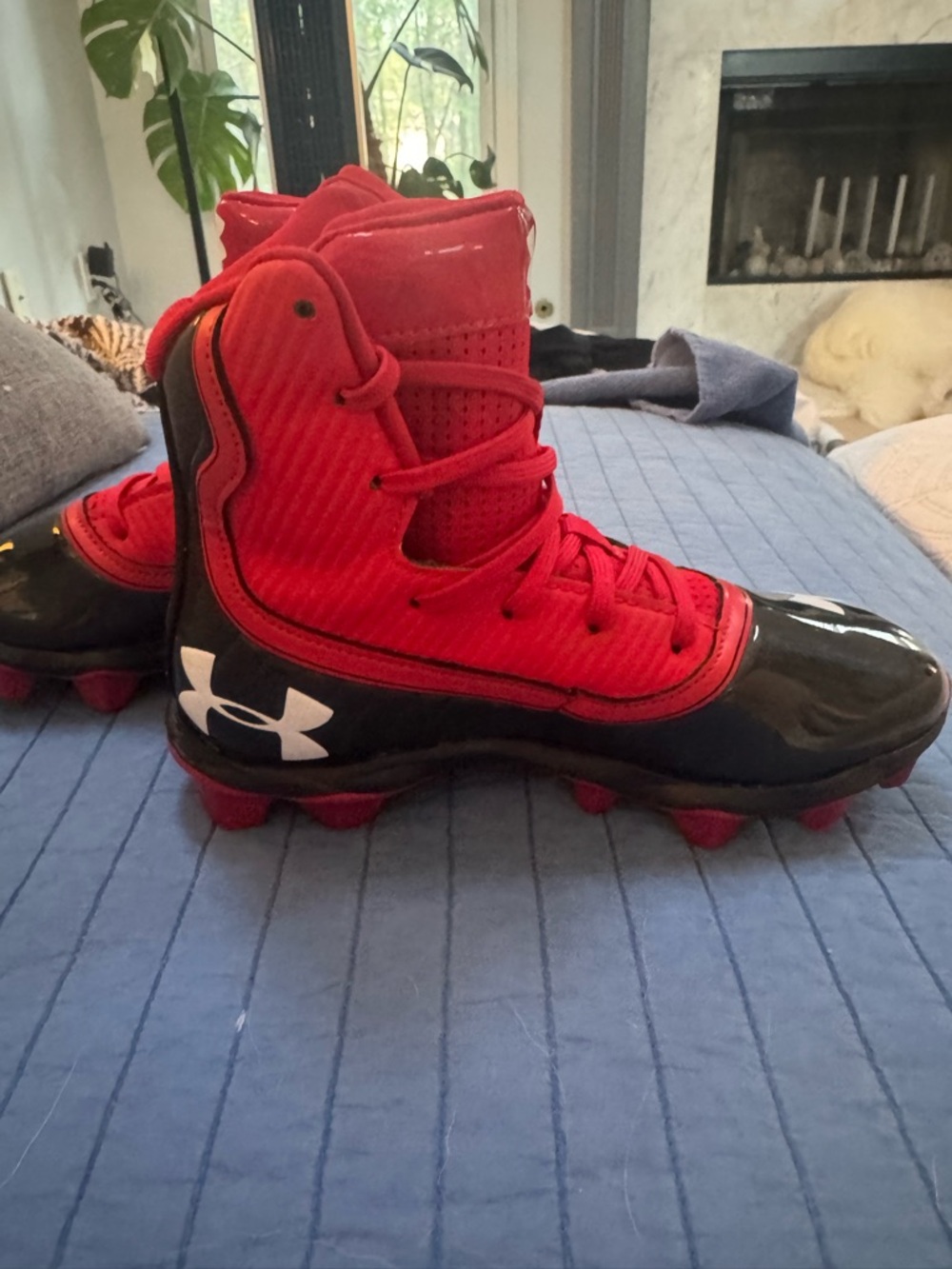 Under Armour Kids Highlight Football Cleats - 3Y